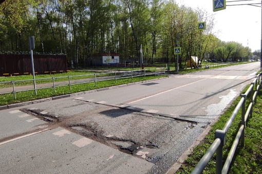 На улице Гайдара много глубоких аварийно-опасных ям, особенно..