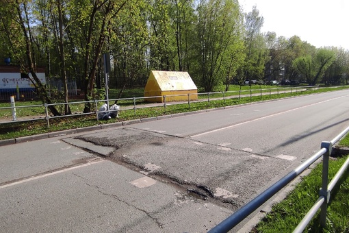 На улице Гайдара много глубоких аварийно-опасных ям, особенно..