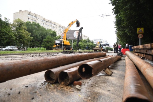 Проверил ход работ по восстановлению участка дороги на Тургенева. За ночь выкопали 230 кубов грунта. Сейчас..