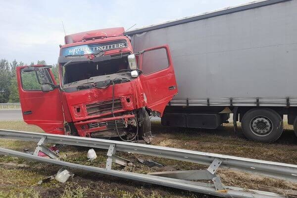 В Самарской области женщина погибла под колесами грузовика, успев оттолкнуть в сторону своего маленького..