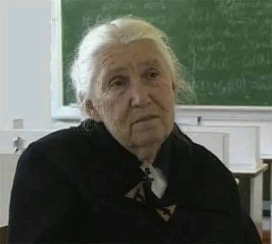 В Омской области бывший уголовник убил 88-летнюю учительницу из-за денег, которых у нее не оказалось

88-летнюю..