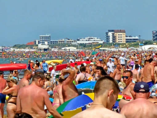 За первую половину летнего курортного сезона Краснодарский край принял 4,1 млн отдыхающих

🏖Всего с начала..