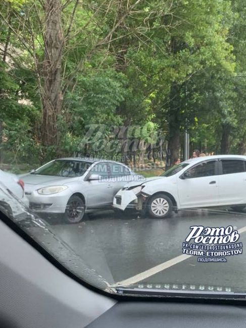 ⚠🚗 Сегодня вечером на Стартовой встретились два..