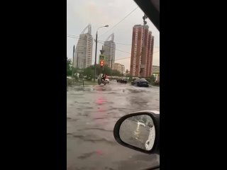 Москву затопило из-за сильных ливней 😱 
 
Посмотрите на эти кадры — в Москве настоящий потоп! Не известно,..