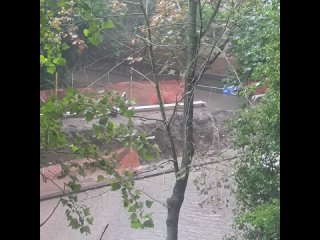 В Ростове снова затопило улицу Донская в районе дома №65/5. 

По словам очевидцев, вчера во время небольшого..