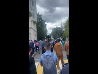 – Такбир! Аллаху акбар!

Прямо сейчас в Москве проходит митинг радикальных исламистов. Полиция никак не..