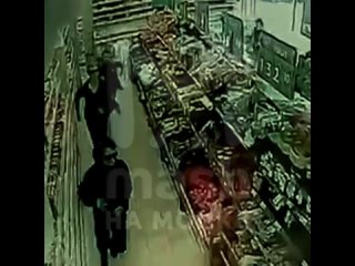 В Петербурге грабители отпинали женщину из-за куска мяса

Дерзкое нападение на супермаркет произошло на..