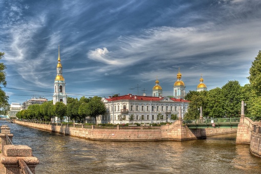 Для жителей и гостей в Санкт-Петербурге запустили прогулку на теплоходе по рекам и каналам со скидкой от 300..