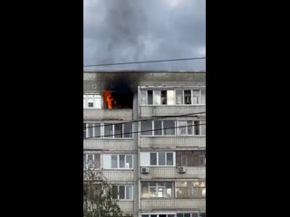 В Казани сегодня горели квартиры сразу в трех домах в Приволжском и Советском районах.

Первый пожар..