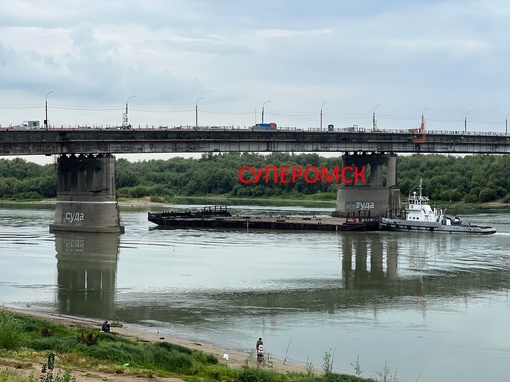 На опорах Ленинградского моста в Омске появились неоднозначные надписи-указатели

Как обратил внимание..