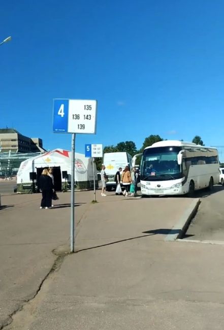 С автовокзала в Выборге, как и на раньше, можно отравиться за границу, но нынче есть нюанс… 

Прямо на..