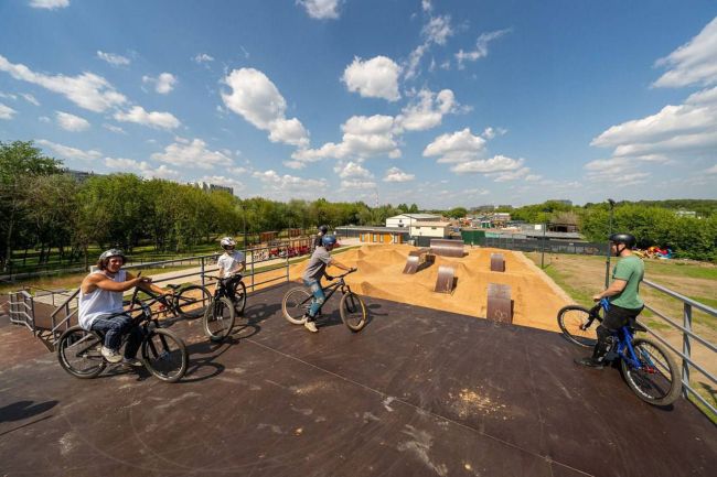 🚴‍♂ В «Яузе» вдоль Северодвинской улицы откроют дерт-парк для катания на BMX и горных велосипедах. 
..