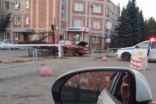 В Копейске Челябинской области нетрезвый водитель протаранил забор отдела полиции

Авария произошла вчера..