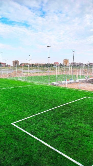 Открылся новый футбольный стадион около Ашана на Северном, два поля формата мини футбола, раздевалки, ночное..