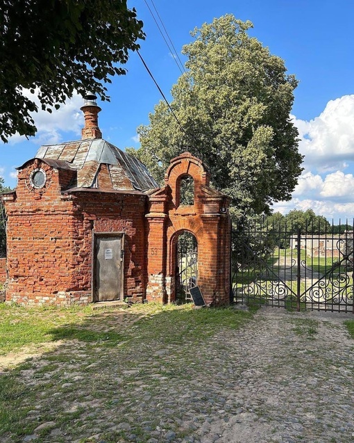 Разбавим новости красотой из области.
📍Усадьба Приклонских-Рукавишниковых в Подвязье

📸hey_nataliya
..