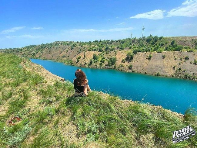 🏕 Длинный Каньон под Каменском - шикарное место 🏞 

Вода просто голубая и прозрачная, как слеза. Очень круто..