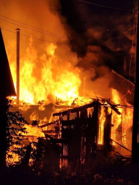 🔥В Кукуштане сегодня ночью сгорел дом у цыган. Соблюдайте правила пожарной безопасности!

Подпишись 👉🏻..