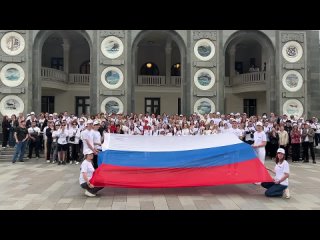 🇷🇺 Флешмоб в честь Дня государственного флага России на Северном речном вокзале 
 
Праздник прошел..