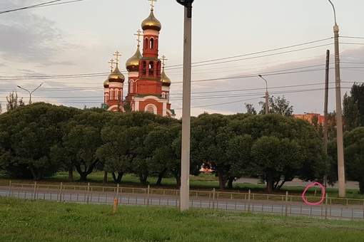 Последние дни в районе перекрестка ул.Перелета - проспект Комарова (левый берег) вдоль вышеупомянутых улиц..