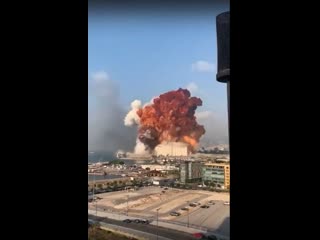 Видео из эпицентра взрыва на заводе в Сергиевом Посаде. 
Завод выпускал в том числе военные установки для..