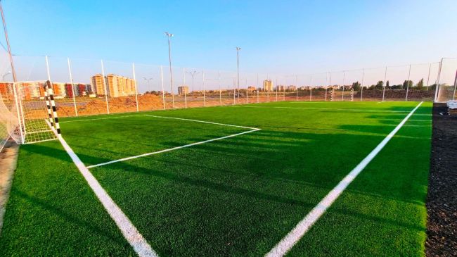 Открылся новый футбольный стадион около Ашана на Северном, два поля формата мини футбола, раздевалки, ночное..