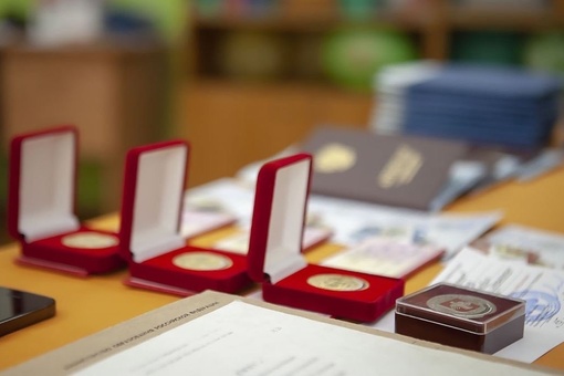 До трех баллов дополнительно к ЕГЭ будет начисляться выпускникам за серебряную медаль, сообщил глава..