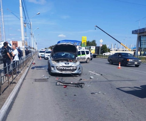 В центре Омска после столкновения с тремя авто погиб мотоциклист

Сегодня, 22 августа, в районе пересечения..