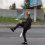 19-летний петербургский жонглёр уже шесть лет развлекает водителей на перекрёстке улицы Зольной и..