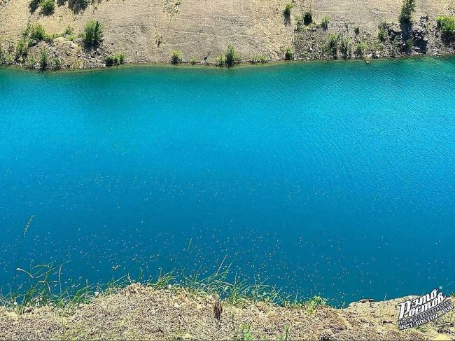 🏕 Длинный Каньон под Каменском - шикарное место 🏞 

Вода просто голубая и прозрачная, как слеза. Очень круто..