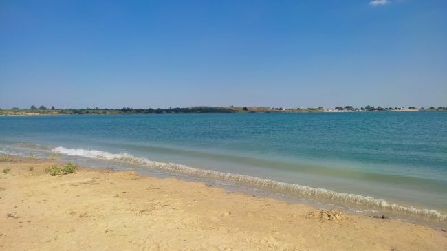 Аксайское Голубое озеро — одно из искусственных соленых озёр на месте старого песчаного карьера. Бывали..