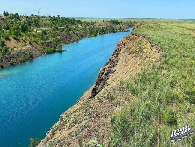 🏕 Длинный Каньон под Каменском - шикарное место 🏞 

Вода просто голубая и прозрачная, как слеза. Очень круто..