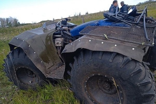 Юный хоккеист из Омска едва не погиб, врезавшись на квадроцикле в дерево

В Казани попал в аварию на..