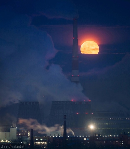 Сегодня ночью над Омском взойдет огромная Луна

Это суперлуние уникально — Луна находится на максимально..