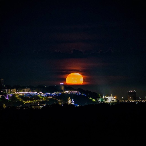🌓 Нижегородцы делятся фотографиями суперлуния — Красной луны.

Кстати, это суперлуние называется..