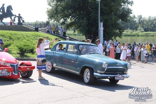 🚘 В станице Вёшенской вчера собралось много железных красавцев

У скульптуры «Дон Батюшка» был дан старт..