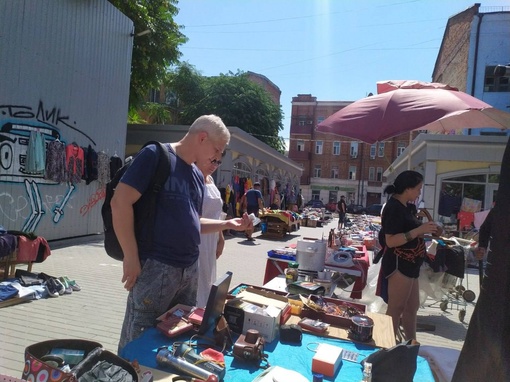 В Ростове-на-Дону блошиный рынок с улицы Станиславского на законных основаниях переехал на улицу..