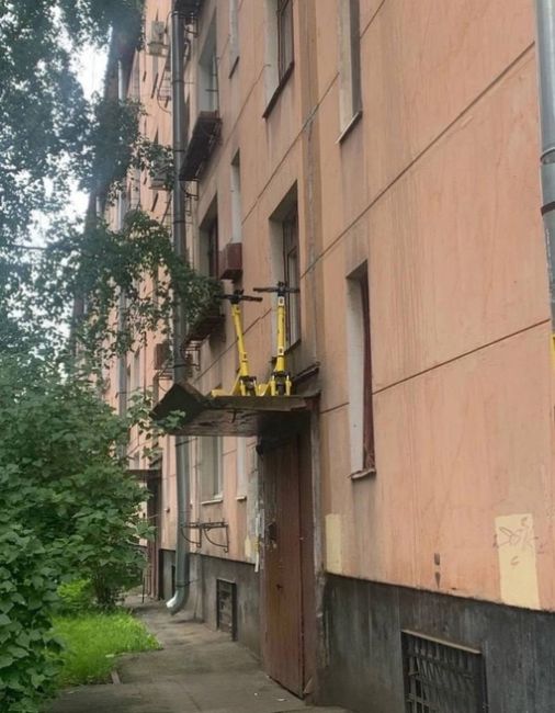 Новые ограничения для электросамокатов введут в Петербурге, это сделано для повышения безопасности..