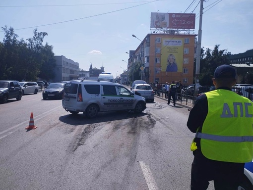 В центре Омска после столкновения с тремя авто погиб мотоциклист

Сегодня, 22 августа, в районе пересечения..