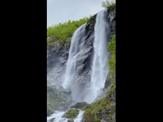 Водопад Поликаря 💦

Завораживающий своим видом, водопад находится на хребте Аибга. Высота этого гиганта..