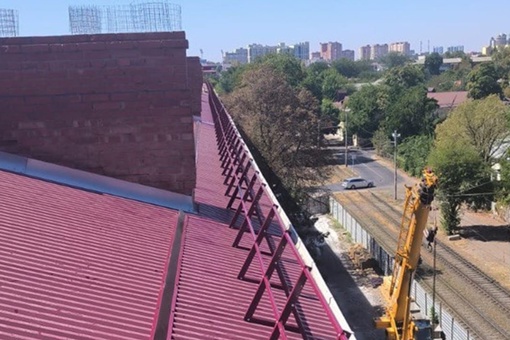 В многоэтажке по улице Клинической завершили восстановление разрушенных конструкций и кровли

На крыше..