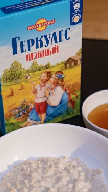 Каким должен быть завтрак настоящего петербуржца? 
 
По мнению редакции, каша — пища богов, и овсяные хлопья..
