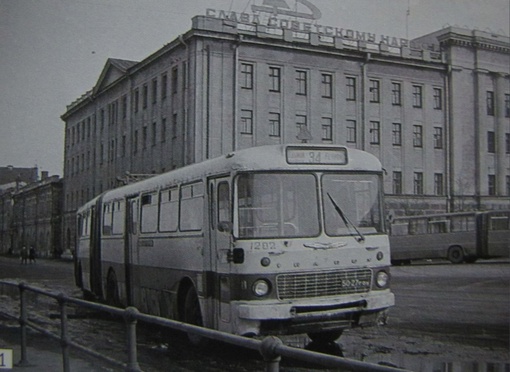 г.Горький 1978 год. пл. Маркина.💟
Один из последних автобусов «Икарус-180» на конечной остановке возле Речного..