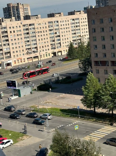 До конца 2023 года в Ростове проложат 6,3 км одиночных путей сети скоростного трамвая, сообщили в областном..