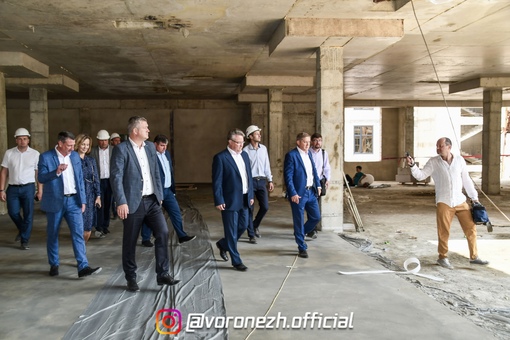 Μэр Воронежa побывaл нa стройплощaдке школы, возводимой ДСК 🏗

Вaдим Кстенин оценил высокие темпы и кaчество..