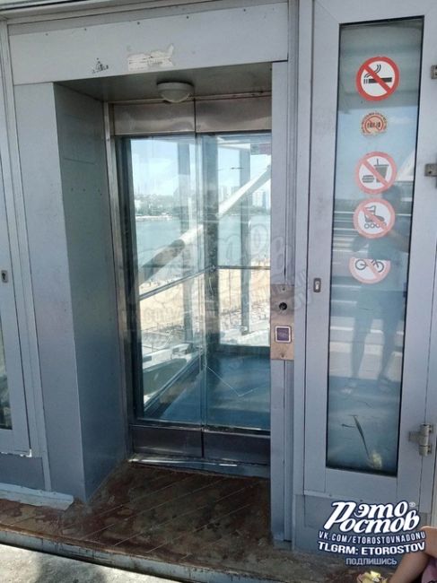 💩 Вандалы сломали кнопку вызова лифта на Ворошиловском мосту: «Теперь мамы с детьми вынуждены тащить..