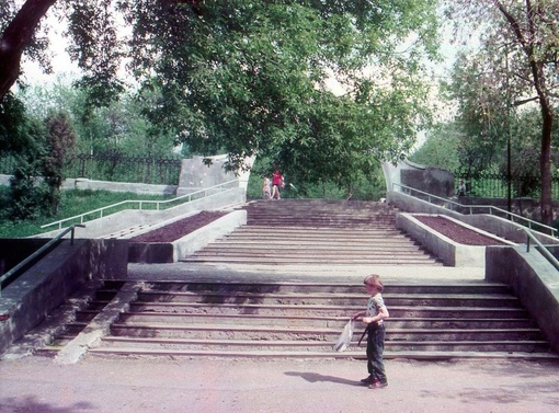 Парк "Черное озеро" в 1994 году. 

Фото: Илья..