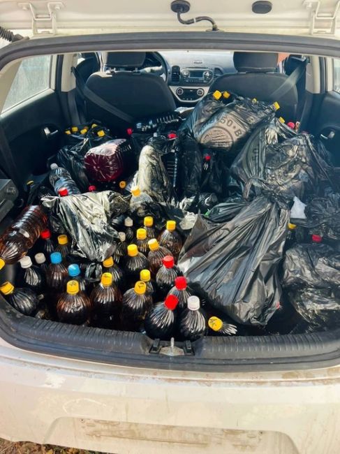 Чача из багажника - в Кабардинке мать и дочь торговали паленым алкоголем.

Полицейские обнаружили незаконную..
