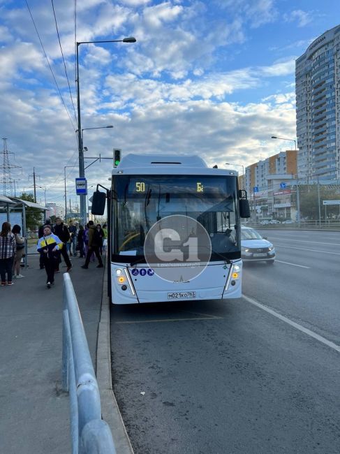 Самарцы поделились кадрами задымлении нового автобуса №50 

Транспорт сошел с дистанции

В Самаре утром в..