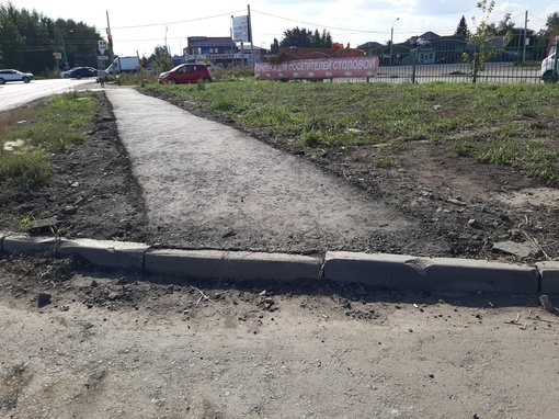 Вот так строят новый тратуар по улице Коттеджная, от ул. Волгоградская в сторону ул. Дианова. Асфальт просто..