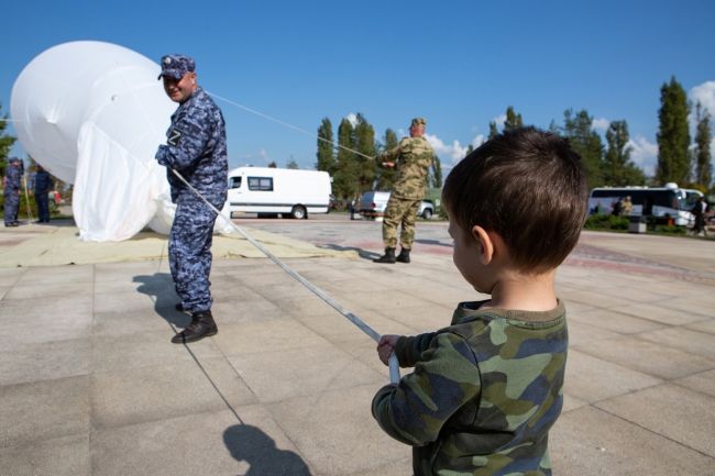 Новейшие образцы российского вооружения, военной и специальной техники представили #вНижнем 
 
✅ Экспозиция..